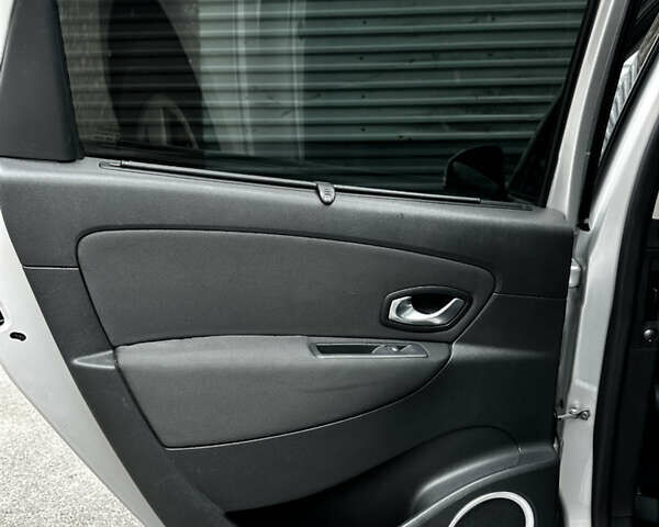 Серый Рено Сценик, объемом двигателя 2 л и пробегом 272 тыс. км за 6800 $, фото 36 на Automoto.ua