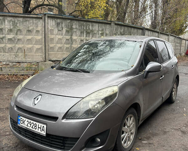 Серый Рено Сценик, объемом двигателя 1.87 л и пробегом 320 тыс. км за 6300 $, фото 2 на Automoto.ua