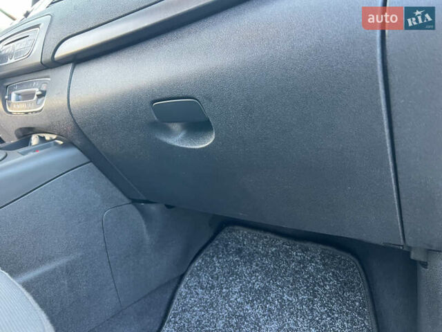 Сірий Рено Сценік, об'ємом двигуна 1.6 л та пробігом 237 тис. км за 7650 $, фото 48 на Automoto.ua