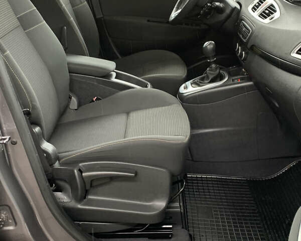 Серый Рено Сценик, объемом двигателя 1.6 л и пробегом 214 тыс. км за 7350 $, фото 52 на Automoto.ua