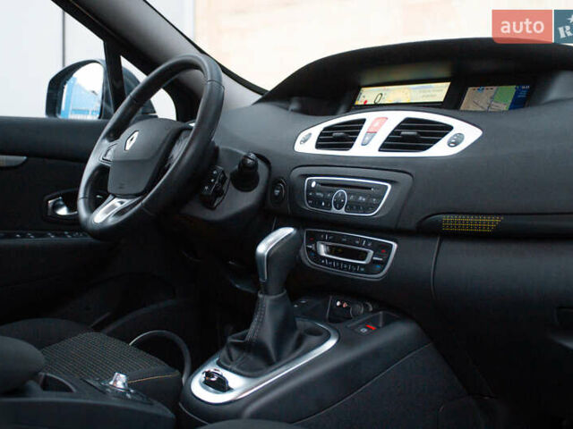 Серый Рено Сценик, объемом двигателя 2 л и пробегом 130 тыс. км за 8200 $, фото 18 на Automoto.ua