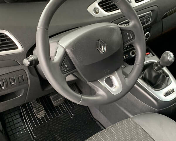 Серый Рено Сценик, объемом двигателя 1.6 л и пробегом 214 тыс. км за 7350 $, фото 71 на Automoto.ua