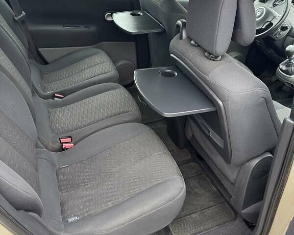 Серый Рено Сценик, объемом двигателя 2 л и пробегом 216 тыс. км за 5000 $, фото 9 на Automoto.ua