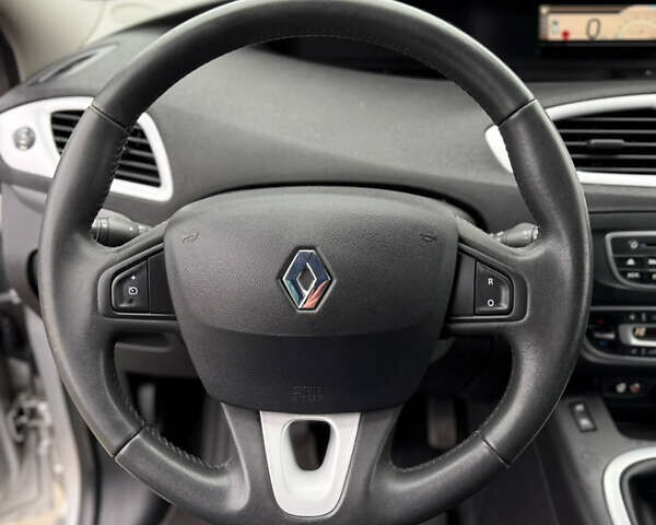 Серый Рено Сценик, объемом двигателя 1.6 л и пробегом 196 тыс. км за 6700 $, фото 53 на Automoto.ua