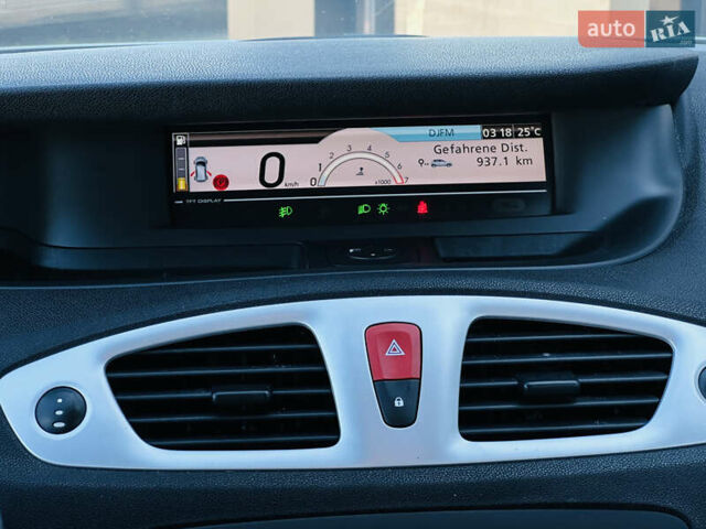 Рено Сценик 2009 в Харькове на Automoto.ua Серый Рено Сценик, объемом двигателя 1.6 л и пробегом 203 тыс. км за 7999 $, фото 29 на Automoto.ua