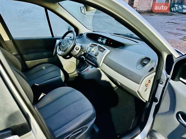 Серый Рено Сценик, объемом двигателя 1.6 л и пробегом 228 тыс. км за 5450 $, фото 25 на Automoto.ua