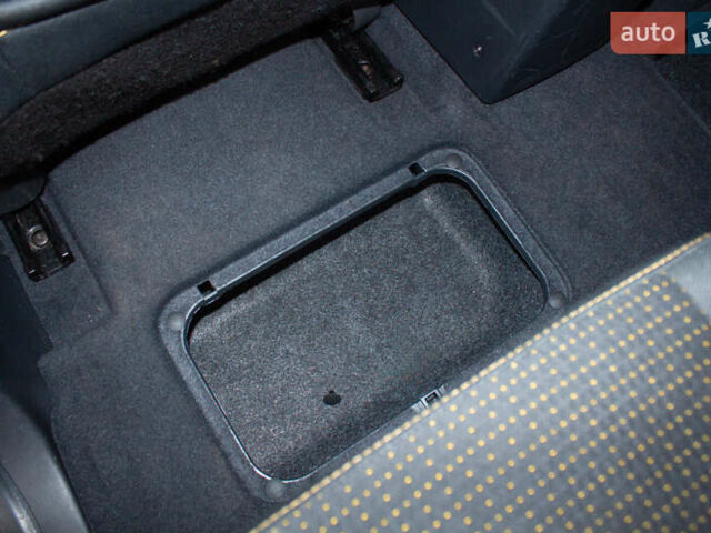 Серый Рено Сценик, объемом двигателя 2 л и пробегом 130 тыс. км за 8200 $, фото 33 на Automoto.ua