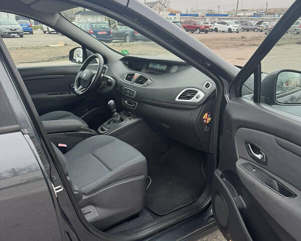 Серый Рено Сценик, объемом двигателя 1.6 л и пробегом 218 тыс. км за 7800 $, фото 34 на Automoto.ua