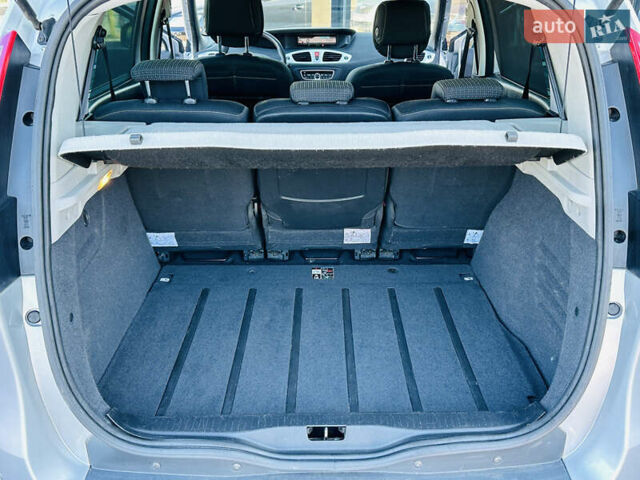 Рено Сценик 2009 в Харькове на Automoto.ua Серый Рено Сценик, объемом двигателя 1.6 л и пробегом 203 тыс. км за 7999 $, фото 38 на Automoto.ua