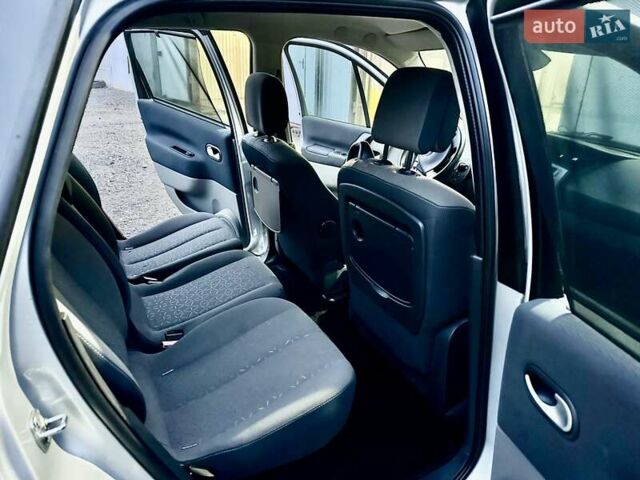 Серый Рено Сценик, объемом двигателя 1.6 л и пробегом 228 тыс. км за 5450 $, фото 22 на Automoto.ua
