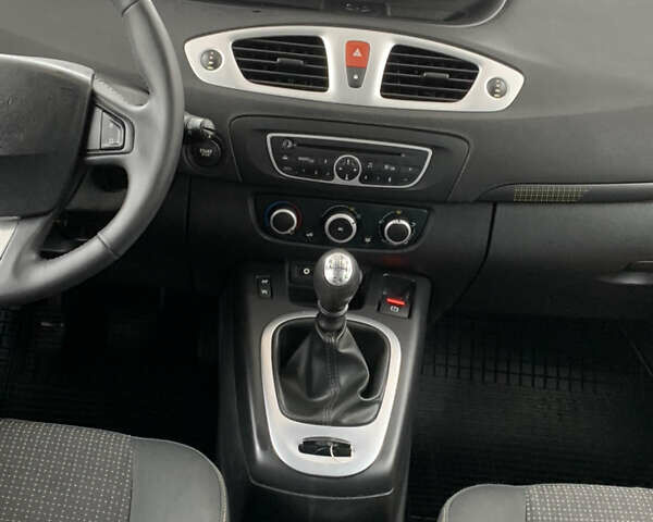 Серый Рено Сценик, объемом двигателя 1.6 л и пробегом 214 тыс. км за 7350 $, фото 67 на Automoto.ua