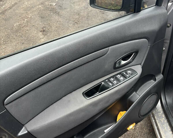 Серый Рено Сценик, объемом двигателя 1.87 л и пробегом 320 тыс. км за 6300 $, фото 8 на Automoto.ua