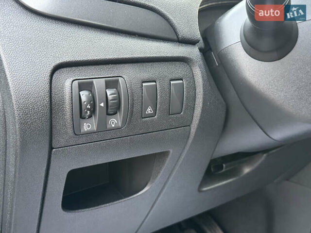 Сірий Рено Сценік, об'ємом двигуна 1.4 л та пробігом 176 тис. км за 7300 $, фото 10 на Automoto.ua