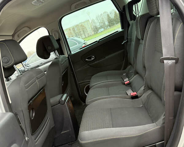 Серый Рено Сценик, объемом двигателя 1.6 л и пробегом 196 тыс. км за 6700 $, фото 69 на Automoto.ua