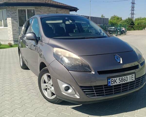 Серый Рено Сценик, объемом двигателя 2 л и пробегом 288 тыс. км за 7800 $, фото 2 на Automoto.ua