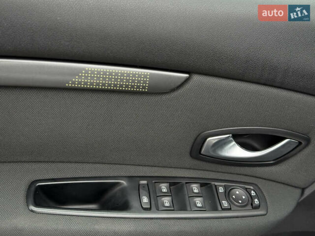 Серый Рено Сценик, объемом двигателя 1.6 л и пробегом 196 тыс. км за 6700 $, фото 43 на Automoto.ua