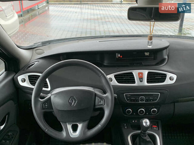 Серый Рено Сценик, объемом двигателя 1.6 л и пробегом 214 тыс. км за 7350 $, фото 49 на Automoto.ua