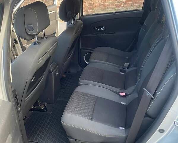 Рено Сценик 2009 в Чернигове на Automoto.ua Серый Рено Сценик, объемом двигателя 1.5 л и пробегом 240 тыс. км за 6400 $, фото 11 на Automoto.ua