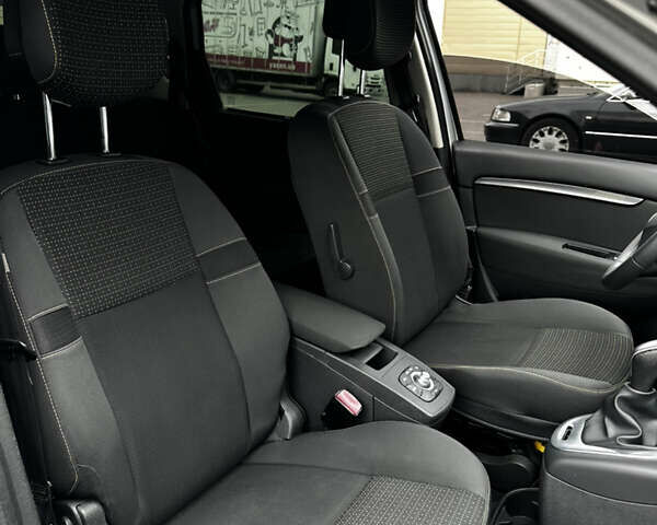 Серый Рено Сценик, объемом двигателя 2 л и пробегом 272 тыс. км за 6800 $, фото 31 на Automoto.ua