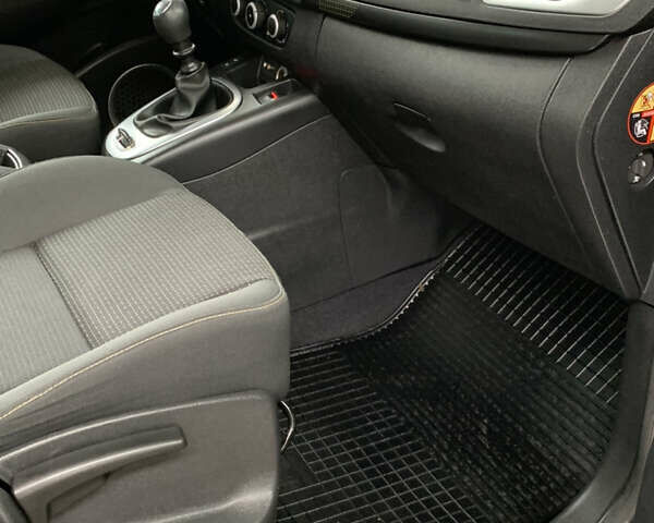 Серый Рено Сценик, объемом двигателя 1.6 л и пробегом 214 тыс. км за 7350 $, фото 59 на Automoto.ua