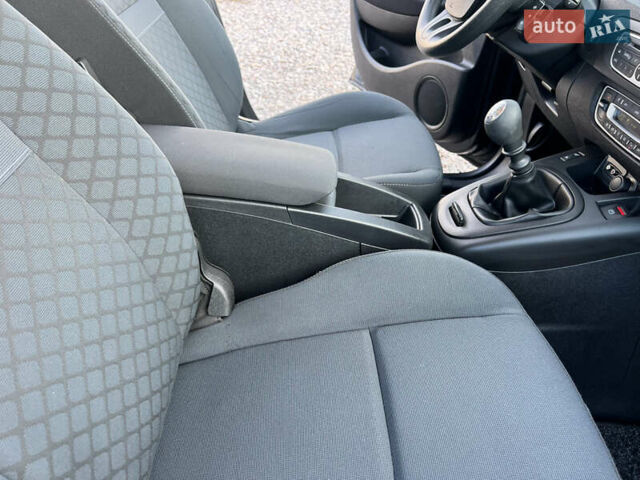 Сірий Рено Сценік, об'ємом двигуна 1.6 л та пробігом 237 тис. км за 7650 $, фото 50 на Automoto.ua