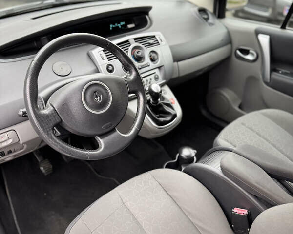 Рено Сценік 2009 у Луцьку на Automoto.ua Сірий Рено Сценік, об'ємом двигуна 1.6 л та пробігом 210 тис. км за 5400 $, фото 4 на Automoto.ua