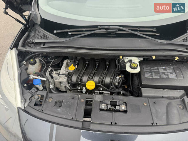 Серый Рено Сценик, объемом двигателя 1.6 л и пробегом 218 тыс. км за 7800 $, фото 30 на Automoto.ua