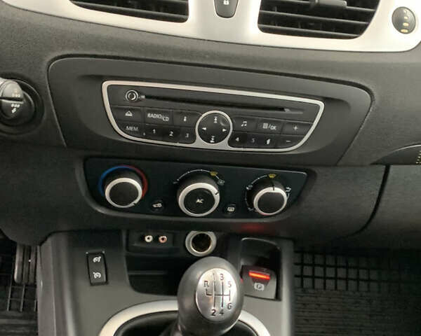 Серый Рено Сценик, объемом двигателя 1.6 л и пробегом 214 тыс. км за 7350 $, фото 41 на Automoto.ua