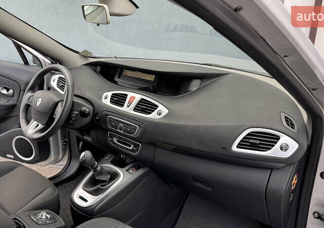 Рено Сценик 2009 в Виннице на Automoto.ua Серый Рено Сценик, объемом двигателя 0 л и пробегом 220 тыс. км за 7750 $, фото 40 на Automoto.ua