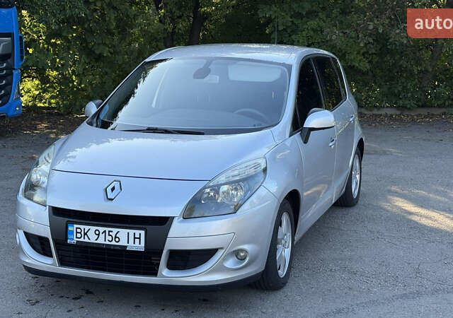 Серый Рено Сценик, объемом двигателя 2 л и пробегом 272 тыс. км за 6800 $, фото 2 на Automoto.ua