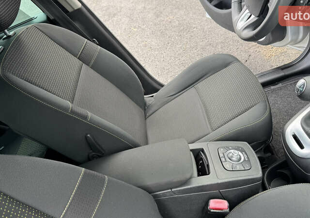 Рено Сценик 2009 в Виннице на Automoto.ua Серый Рено Сценик, объемом двигателя 0 л и пробегом 220 тыс. км за 7750 $, фото 39 на Automoto.ua