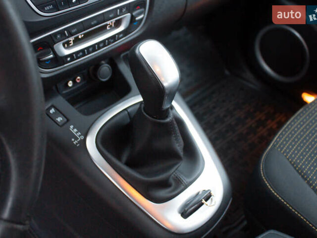 Серый Рено Сценик, объемом двигателя 2 л и пробегом 130 тыс. км за 8200 $, фото 23 на Automoto.ua