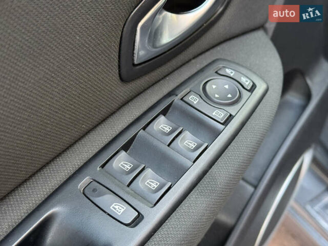 Сірий Рено Сценік, об'ємом двигуна 1.46 л та пробігом 265 тис. км за 5350 $, фото 5 на Automoto.ua