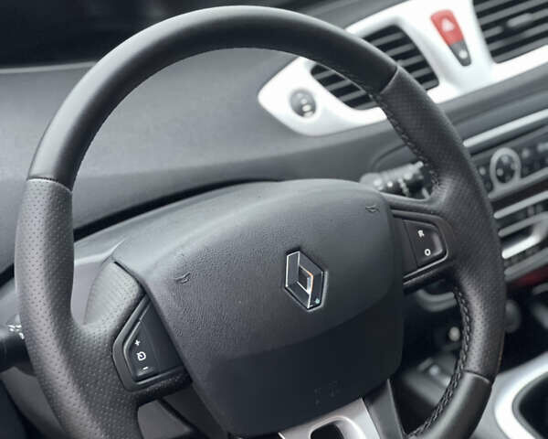 Сірий Рено Сценік, об'ємом двигуна 1.6 л та пробігом 176 тис. км за 7700 $, фото 11 на Automoto.ua