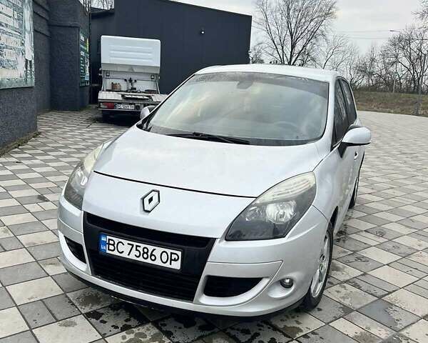 Рено Сценік 2009 у Самборе на Automoto.ua Сірий Рено Сценік, об'ємом двигуна 1.87 л та пробігом 270 тис. км за 6550 $, фото 6 на Automoto.ua