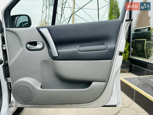 Серый Рено Сценик, объемом двигателя 1.6 л и пробегом 540 тыс. км за 6900 $, фото 24 на Automoto.ua