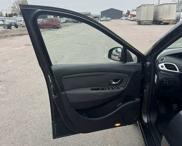 Серый Рено Сценик, объемом двигателя 1.6 л и пробегом 218 тыс. км за 7800 $, фото 44 на Automoto.ua