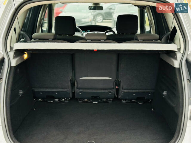 Серый Рено Сценик, объемом двигателя 1.6 л и пробегом 540 тыс. км за 6900 $, фото 11 на Automoto.ua