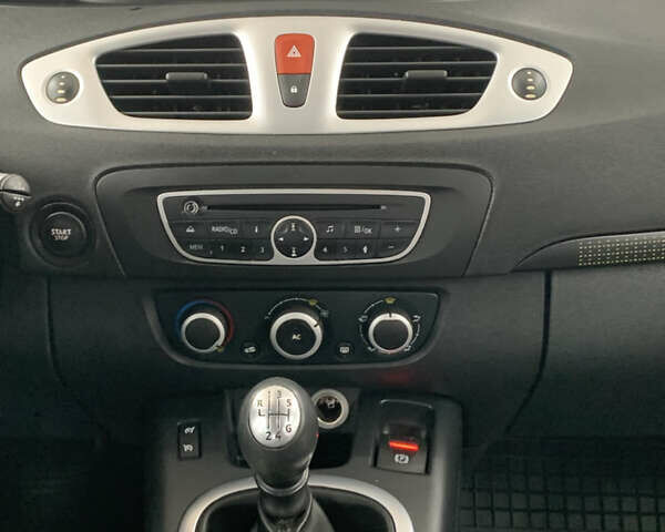 Серый Рено Сценик, объемом двигателя 1.6 л и пробегом 214 тыс. км за 7350 $, фото 66 на Automoto.ua