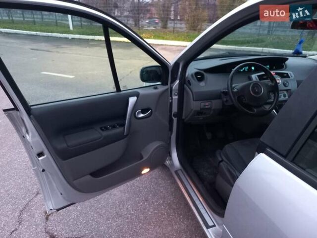 Серый Рено Сценик, объемом двигателя 2 л и пробегом 220 тыс. км за 6400 $, фото 15 на Automoto.ua