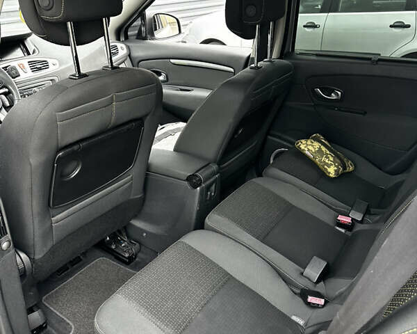 Серый Рено Сценик, объемом двигателя 2 л и пробегом 272 тыс. км за 6800 $, фото 42 на Automoto.ua