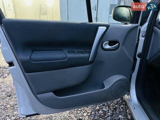 Серый Рено Сценик, объемом двигателя 1.6 л и пробегом 228 тыс. км за 5450 $, фото 17 на Automoto.ua