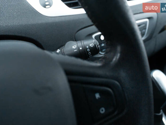 Серый Рено Сценик, объемом двигателя 2 л и пробегом 130 тыс. км за 8200 $, фото 27 на Automoto.ua