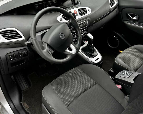 Серый Рено Сценик, объемом двигателя 2 л и пробегом 272 тыс. км за 6800 $, фото 15 на Automoto.ua