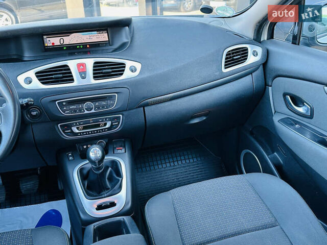 Рено Сценик 2009 в Харькове на Automoto.ua Серый Рено Сценик, объемом двигателя 1.6 л и пробегом 203 тыс. км за 7999 $, фото 26 на Automoto.ua