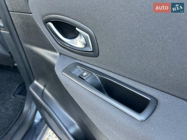 Сірий Рено Сценік, об'ємом двигуна 1.6 л та пробігом 237 тис. км за 7650 $, фото 56 на Automoto.ua