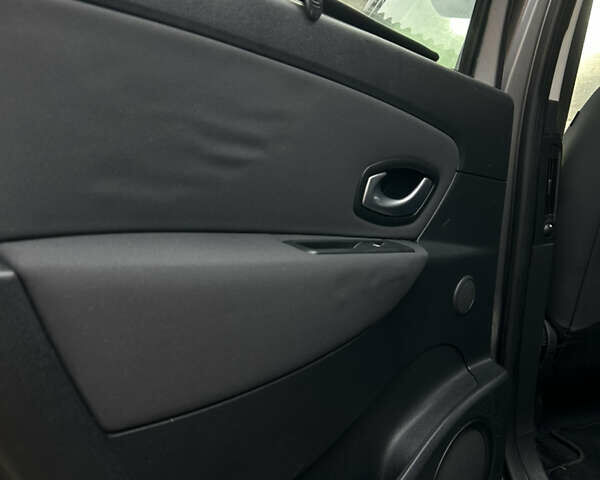 Серый Рено Сценик, объемом двигателя 1.5 л и пробегом 241 тыс. км за 5950 $, фото 28 на Automoto.ua