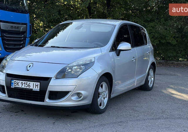 Серый Рено Сценик, объемом двигателя 2 л и пробегом 272 тыс. км за 6800 $, фото 3 на Automoto.ua