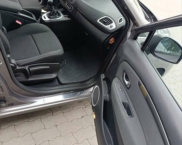 Сірий Рено Сценік, об'ємом двигуна 1.87 л та пробігом 225 тис. км за 7300 $, фото 21 на Automoto.ua