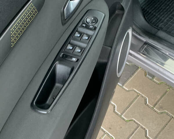 Серый Рено Сценик, объемом двигателя 1.6 л и пробегом 214 тыс. км за 7350 $, фото 38 на Automoto.ua